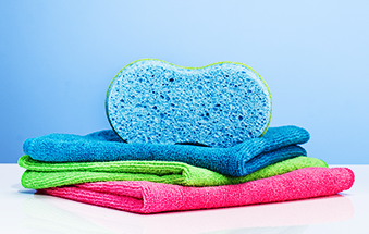 MOST SUSPICIOUS COUPLE IN YOUR KITCHEN: CLEANING CLOTH AND SPONGES